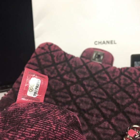 CHANEL VINTAGE PINK QUILTED DENIM SHOULDER BAG - Picture 9 of 9